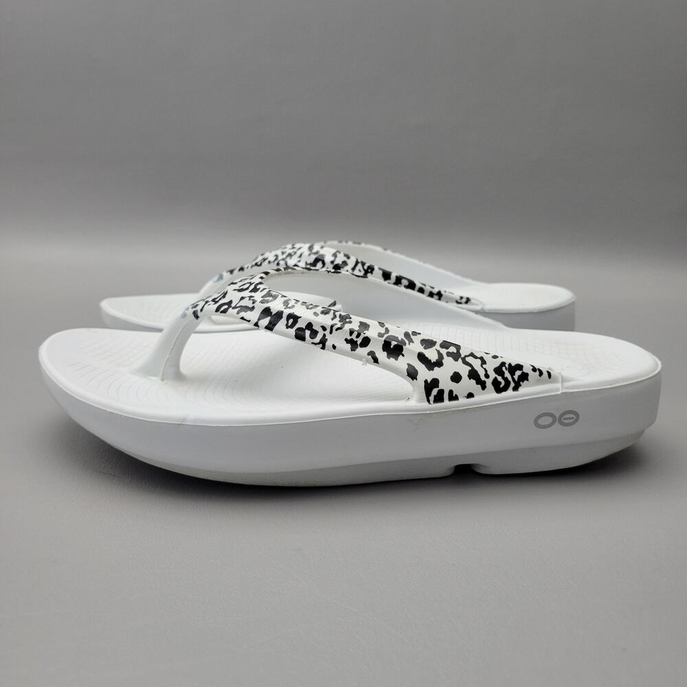 OOFOS OOlala Limited Recovery Leopard Thong Flip Flop Sandals Size 7 White